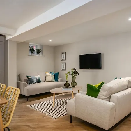 Kist Accommodates - Hughenden Loft Apartment