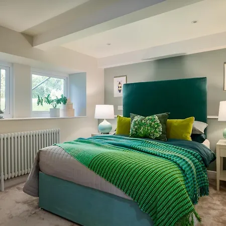 Kist Accommodates - Hughenden Loft * Harrogate