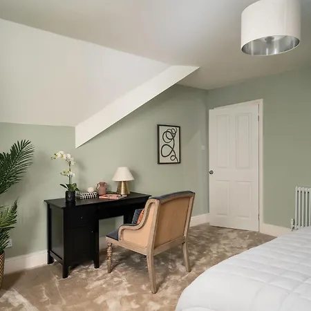 Kist Accommodates - Hughenden Loft * Harrogate