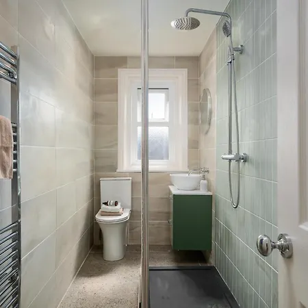 Kist Accommodates - Hughenden Loft Apartment
