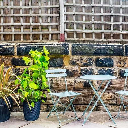 Kist Accommodates - Hughenden Loft Apartment *