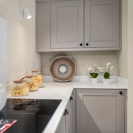 Kist Accommodates - Hughenden Loft Apartment *