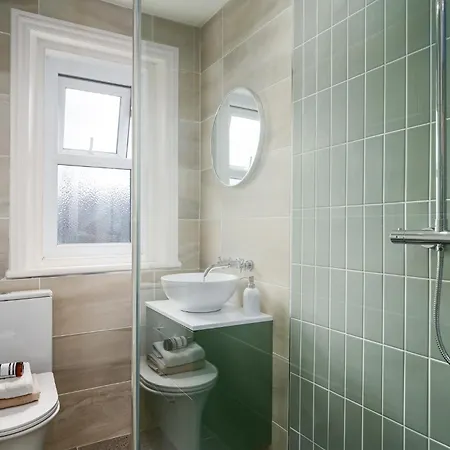 Kist Accommodates - Hughenden Loft Harrogate